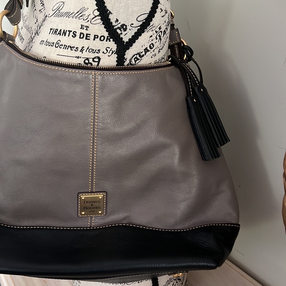 100% Authentic Dooney & Bourke Hobo Bag - Picture 16 of 16